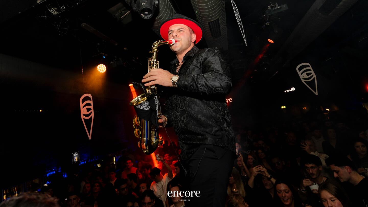 Saxophoniste mariage — Universal Événements