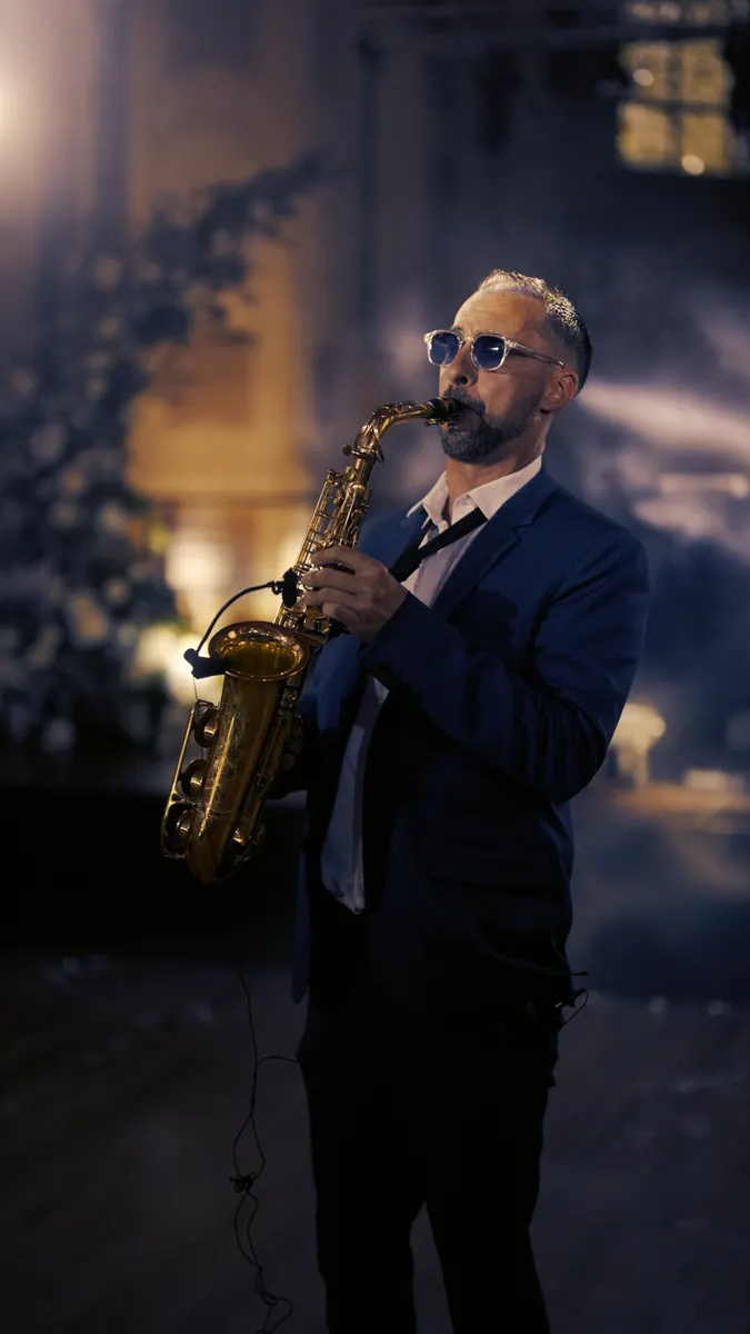 Saxophoniste en lumière dorée, mariage Luxembourg