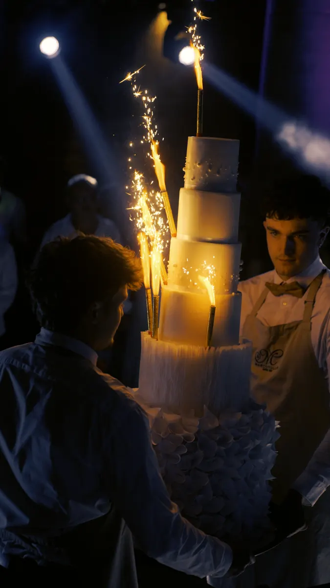 Pièce montée aux étincelles froides, wedding cake spectaculaire