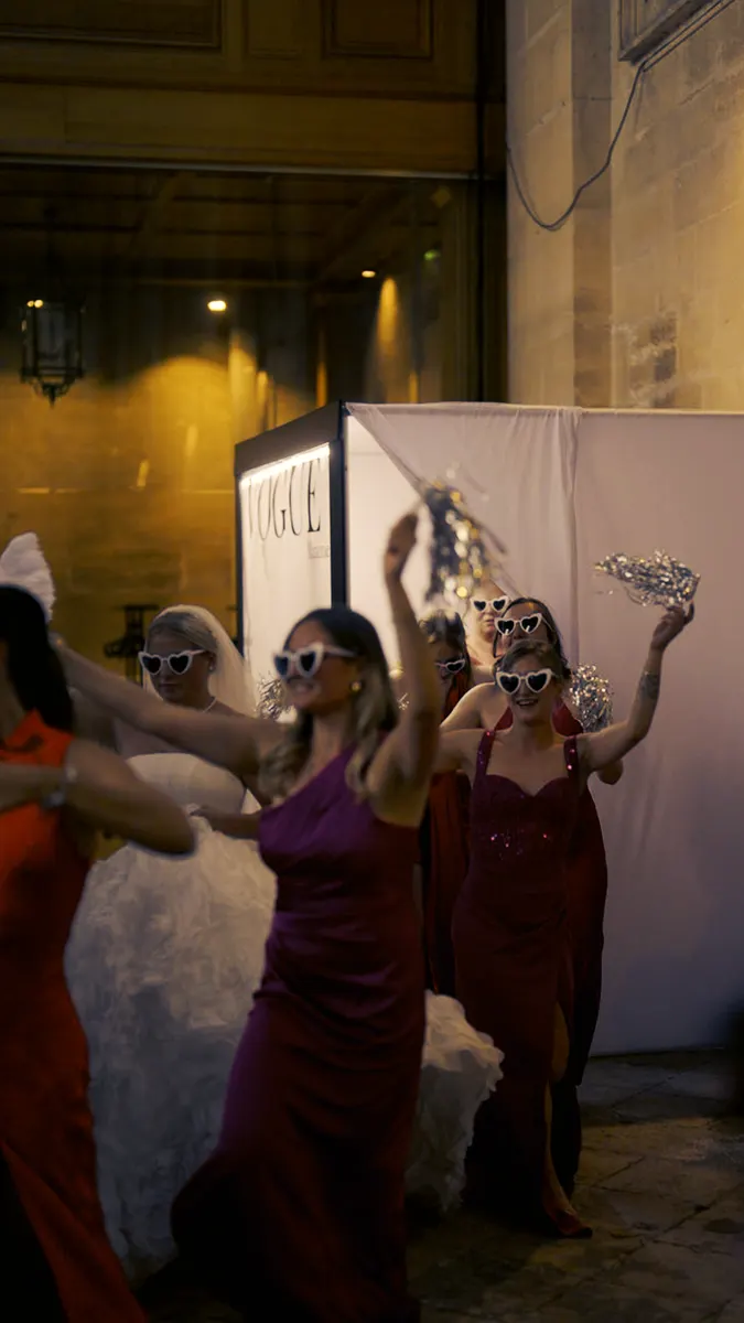 Demoiselles d'honneur sur la piste, mariage chic