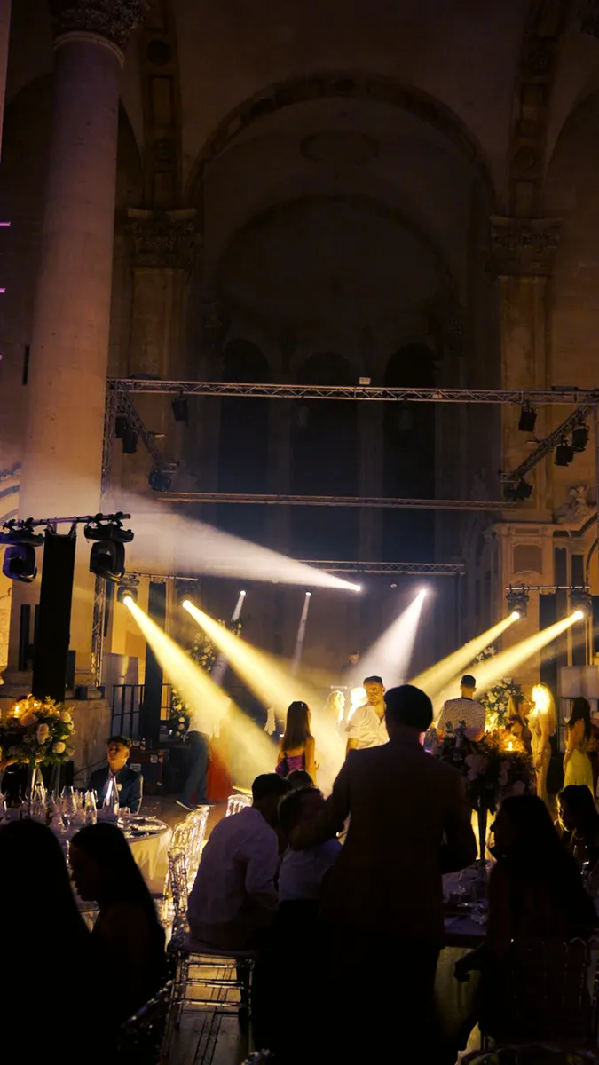 Mise en lumière architecturale, dîner de mariage