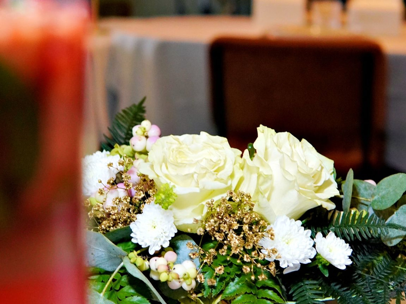 Décor floral de table de réception — À La Carte Traiteur