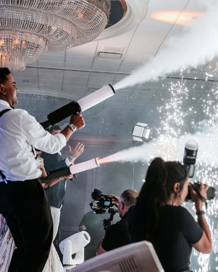 Pistolet à fumée mariage — Universal Événements